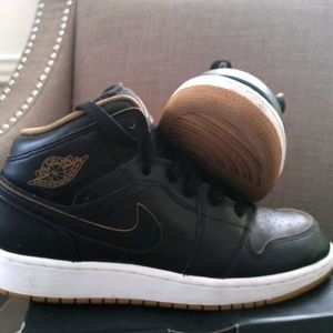 Kids size Jordan 1 Mid